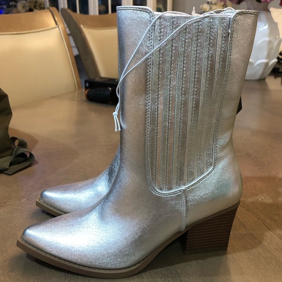 Forever 21 Shoes - NEW FOREVER21 Silver Metallic Shimmer Cowgirl Western Heel Era Booties Boots